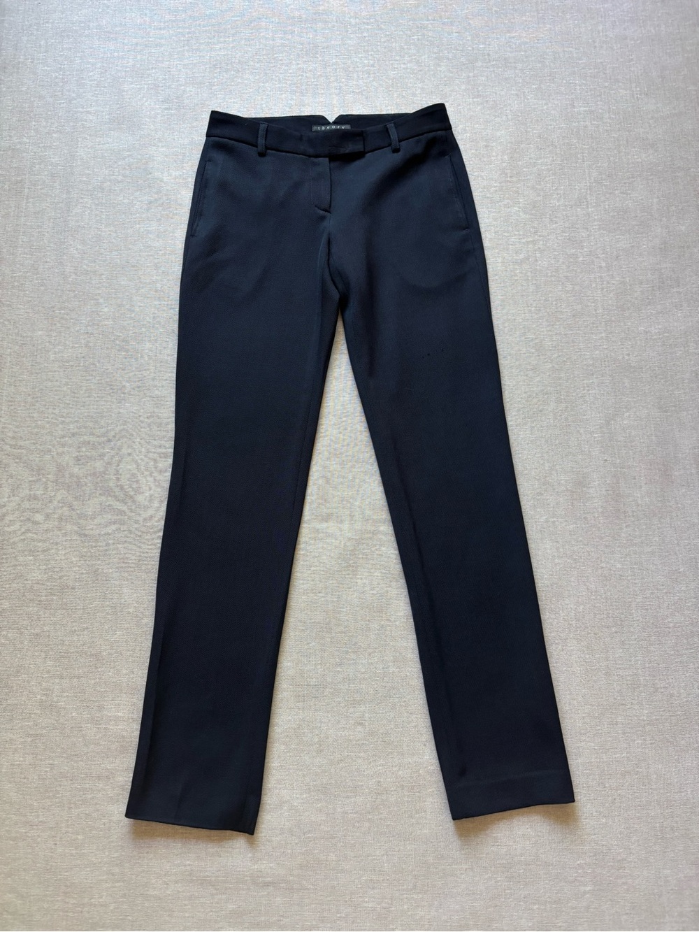 Theory navy wool low rise vintage style slim cut tailored pants size 00
